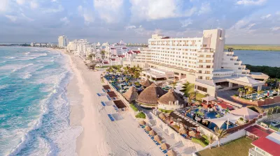 Royal Solaris Cancun-All Inclusive Hotels near Playa Tortugas