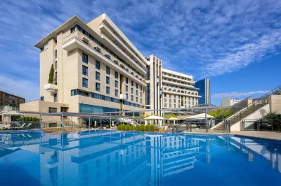 Hotel Nelva Hoteles cerca de Parroquia de San Lorenzo