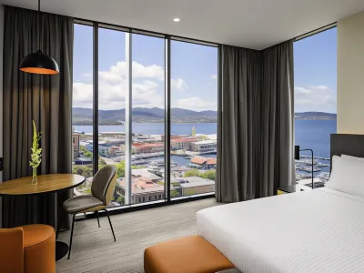 Mövenpick Hotel Hobart Отели рядом с достопримечательностью «Hobart Synagogue»