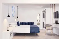 Absolute Mykonos Suites & More Hotel berhampiran Old Port of Mykonos City
