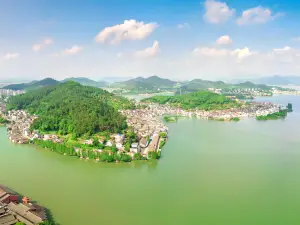 Dongqian Lake