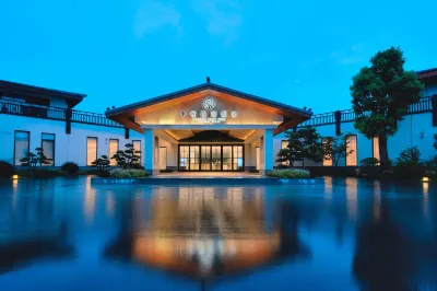 Slender West Lake Hot Spring Resort Yangzhou Hotels near He Garden Yangzhou China
