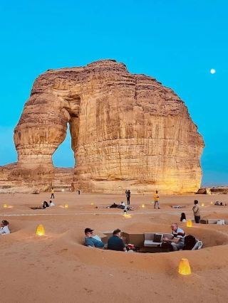 サウジアラビアの秘境探検の旅。