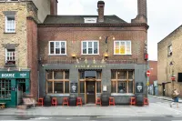 PubLove @ the Rose & Crown Hotels near Tower Bridge