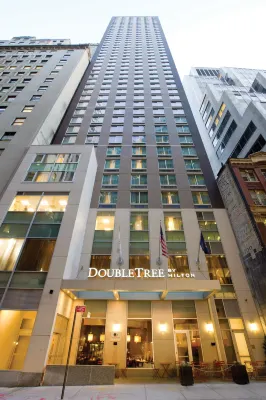 DoubleTree by Hilton New York Downtown Hotel dekat Seventh Avenue